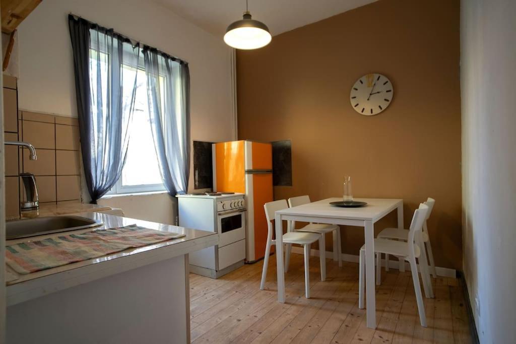 2bdr Flat In Centre Apartment *