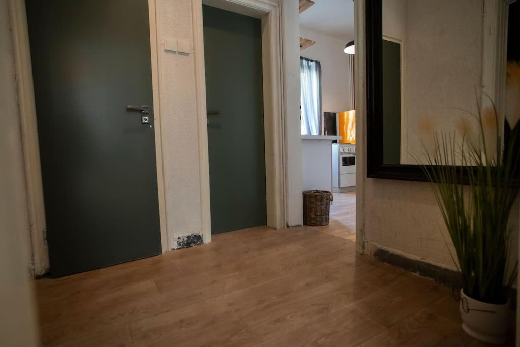 2bdr Flat In Centre Apartment *
