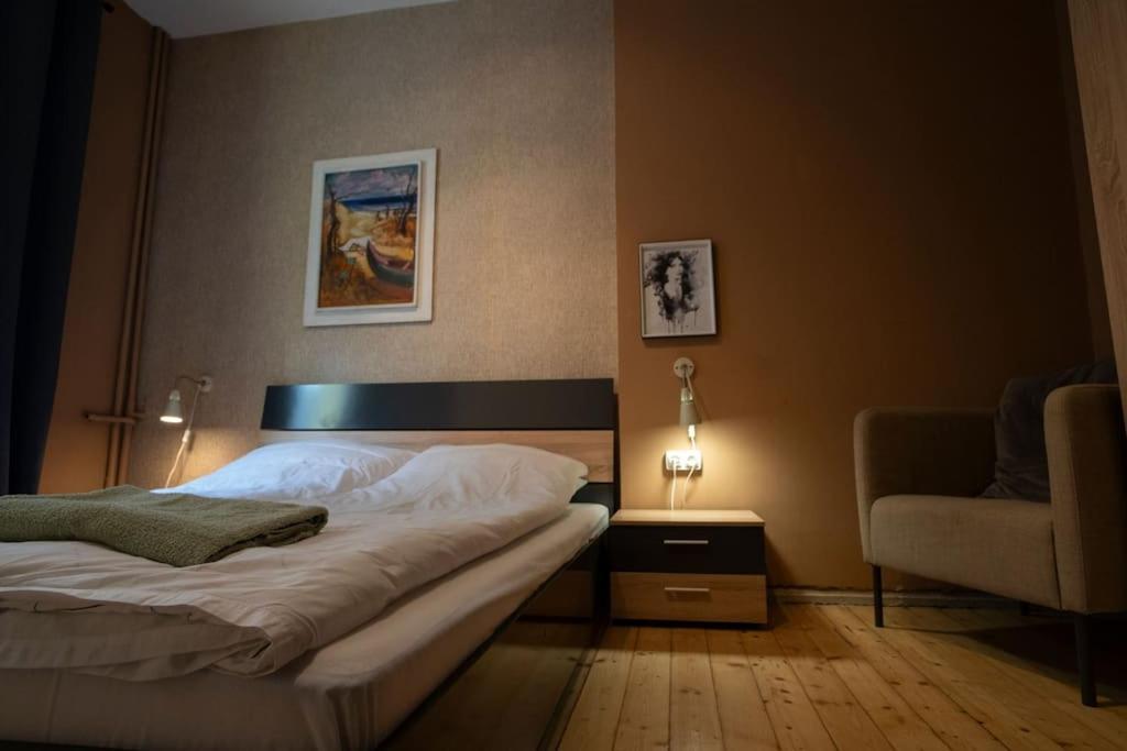 2bdr Flat In Centre *